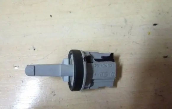 Volkswagen Golf V Interior temperature sensor 1K0907543G X348