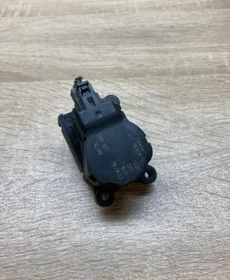 Ford Mondeo Mk III Air flap motor/actuator 1S7H19E616AA EAD551