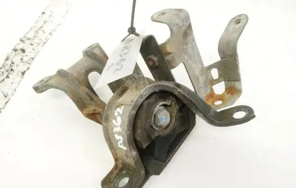 Engine mount bracket