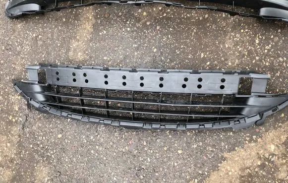 Peugeot 207 Front bumper lower grill 