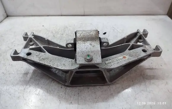 Jaguar XE Gearbox mounting bracket GX735060CB