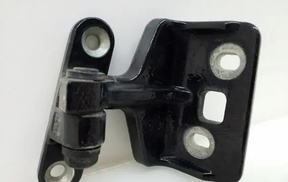 Mercedes-Benz CLS C219 Rear door lower hinge A2197300937