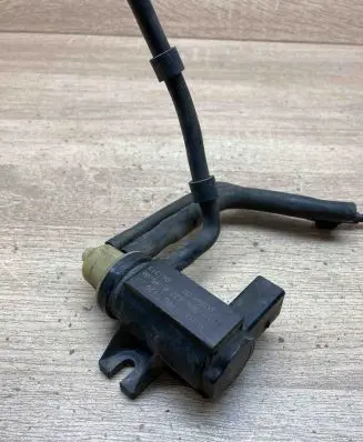 Volkswagen Touran I Turbo solenoid valve 1K0906627A