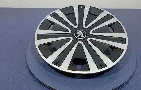Peugeot Partner R17 wheel hub/cap/trim 9676970477