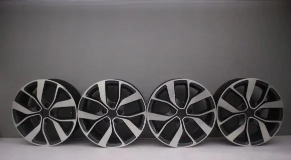 Renault Megane IV R17 alloy rim 
