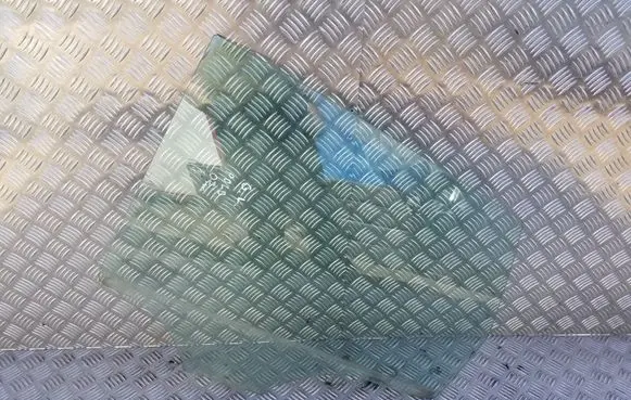 Volkswagen Polo IV 9N3 Rear door window glass