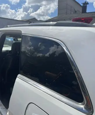 Jeep Grand Cherokee Rear side window