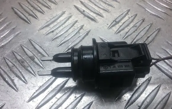 Audi A4 S4 B7 8E 8H Coolant level sensor 1J0973202