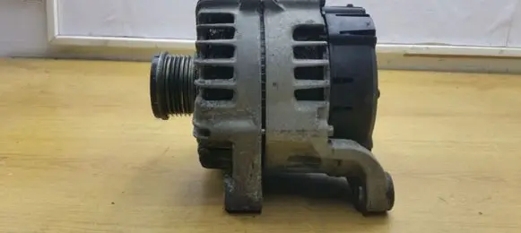 BMW 5 F10 F11 Generator/alternator 8507624