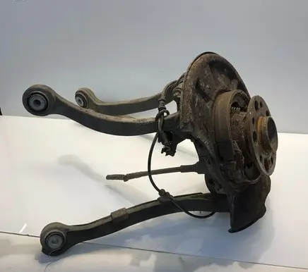 Mercedes-Benz E W211 Rear wheel hub A2113508308 2113508308