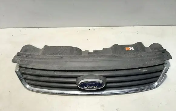 Front bumper upper radiator grill