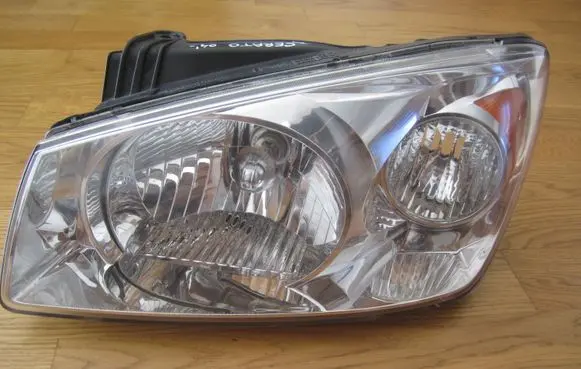 KIA Cerato Headlight/headlamp 921012F020
