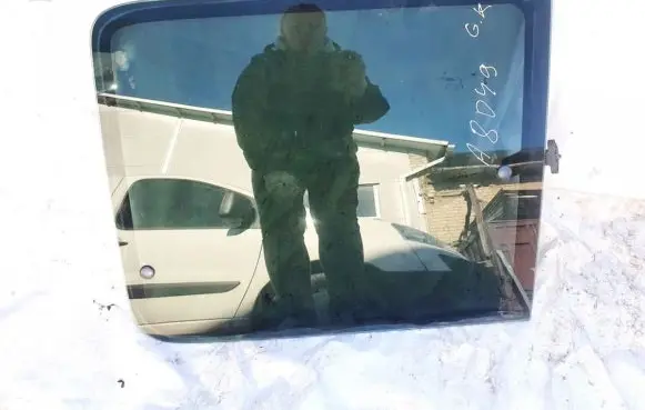 Peugeot Partner Rear side window