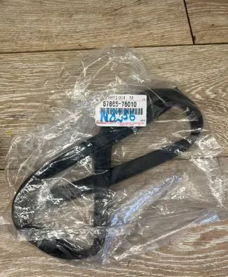 Toyota Camry VIII XV70 Front door rubber seal 6786576010