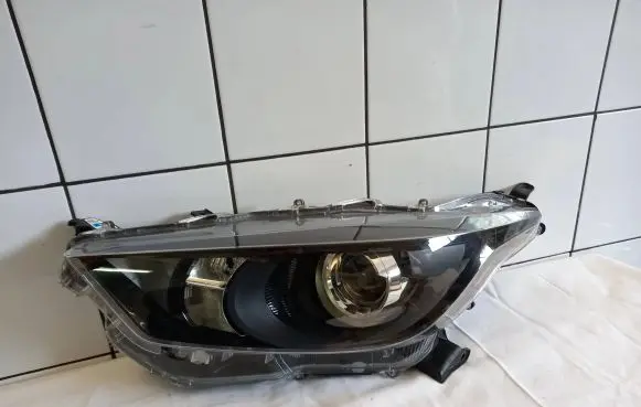 Toyota Yaris XP210 Headlight/headlamp EUK06