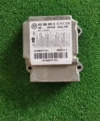Volkswagen Golf VI Airbag control unit/module 1K0909605R