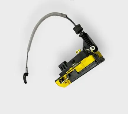 Volvo V70 Front door lock 30699749
