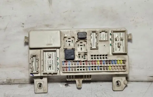 Volvo V50 Fuse module 8690719