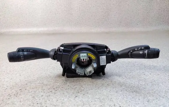 Volvo XC40 Indicator stalk 32275368