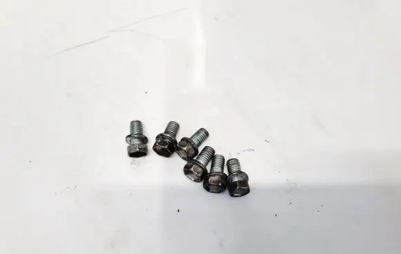 Toyota Avensis T270 Nuts/bolts 