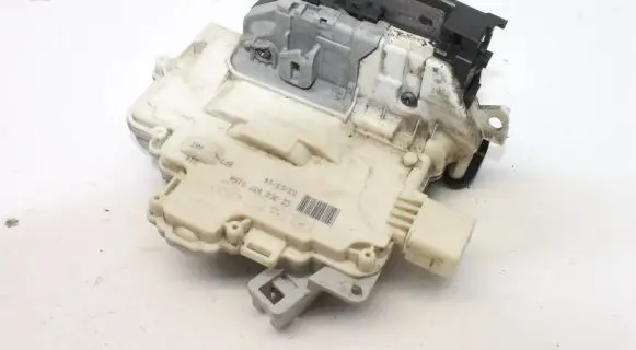 Volkswagen PASSAT B7 Coupe door lock (next to the handle) 3C2837015A