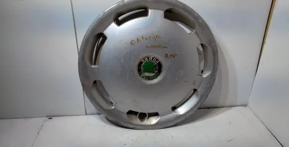 Skoda Octavia Mk1 (1U) R15 wheel hub/cap/trim 1U0601147 1U0601147C