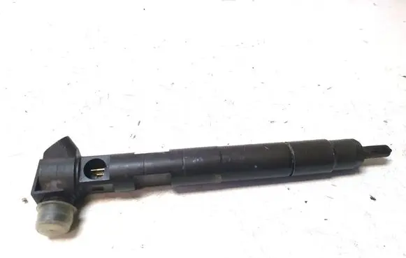 Mercedes-Benz C W204 Fuel injector A6510704987