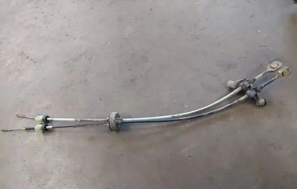 Opel Zafira A Gear shift cable linkage 90587381