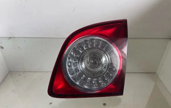 Tailgate rear/tail lights