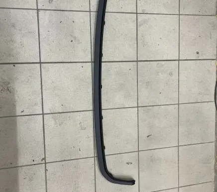 Rear bumper trim bar molding