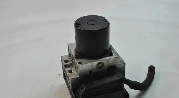 BMW 5 E60 E61 ABS Pump 6784151