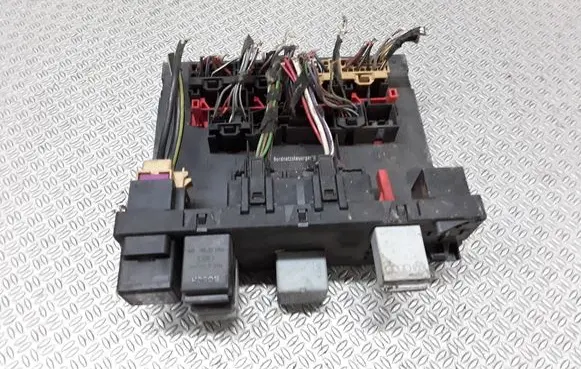 Volkswagen Caddy Fuse module 1K0937049S