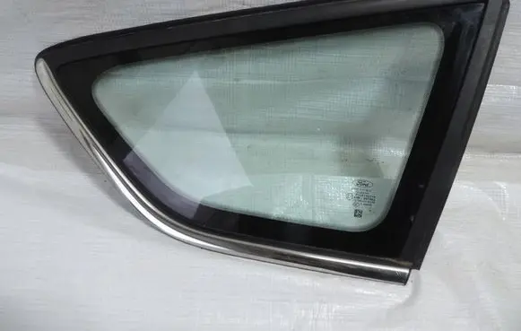Ford Kuga II Rear side window