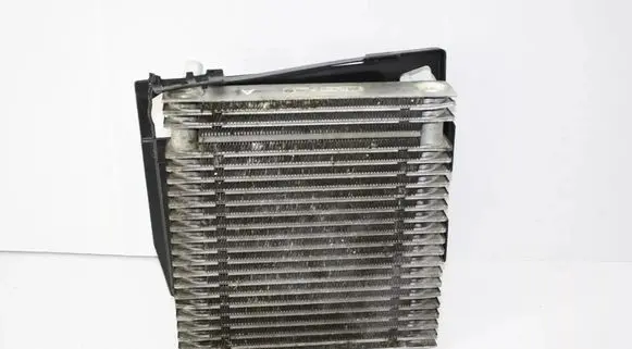 BMW 7 G11 G12 Coolant radiator 8676515