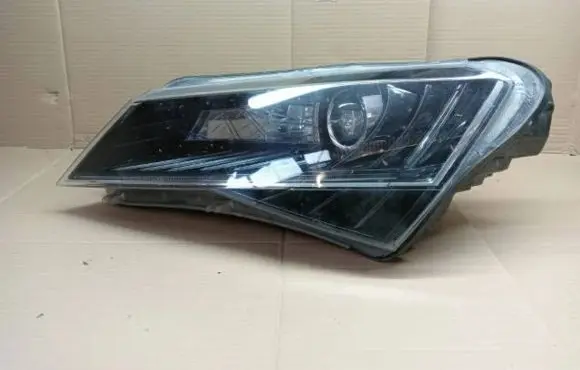 Skoda Superb B8 (3V) Headlight/headlamp 3V2941017A 1ZS01193943