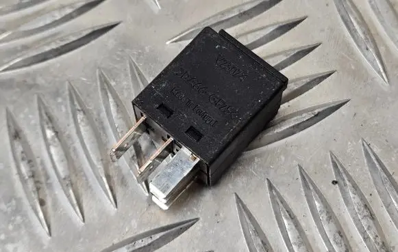 Audi A6 S6 C6 4F Other relay 7M0951253C A1001X47 95VW10K705EA