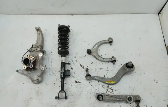 BMW 5 G60 Front shock absorber/damper 8833037