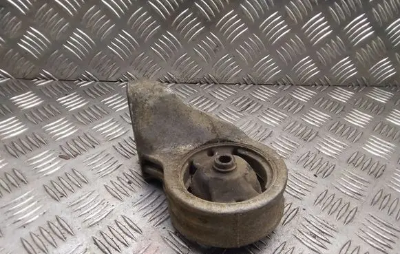 Engine mount bracket