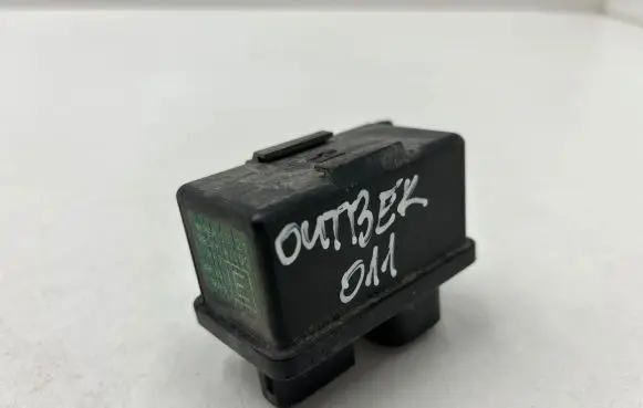 Subaru Outback Window wiper relay 481657 AU000 86121