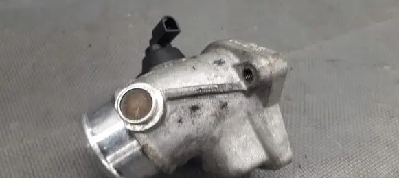 Audi A4 S4 B5 8D Throttle body valve 