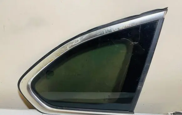 BMW X1 F48 F49 Rear side window 7406872