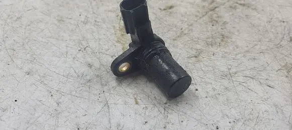 Audi A4 S4 B5 8D Camshaft position sensor 12K073