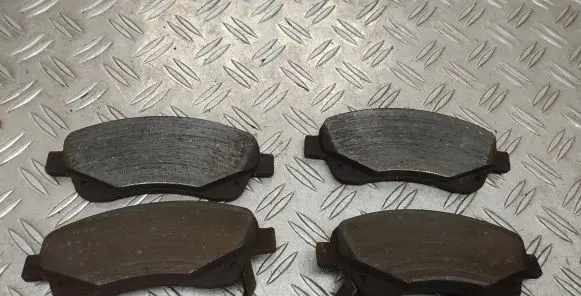 Toyota Corolla Verso AR10 Brake pads (front) 