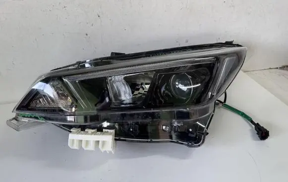 Nissan Leaf II (ZE1) Headlight/headlamp