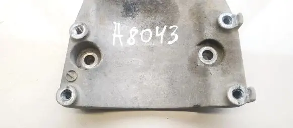 Honda Civic Engine mounting bracket
