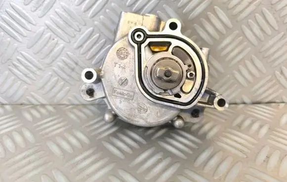 Ford Focus Vacuum pump H6BG2A451AC