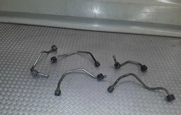 Citroen C5 Fuel injector supply line/pipe 