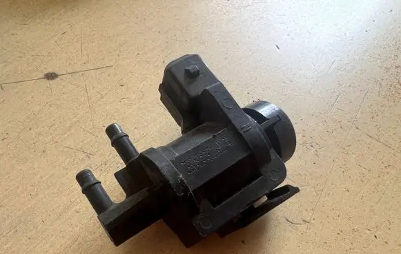 Audi A4 S4 B6 8E 8H Vacuum valve 1J0906283A