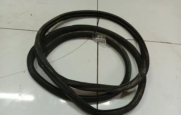 Opel Omega B1 Rubber seal front coupe door 