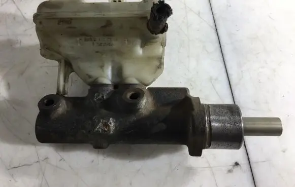 Mercedes-Benz Vito Viano W638 Master brake cylinder A0024312802